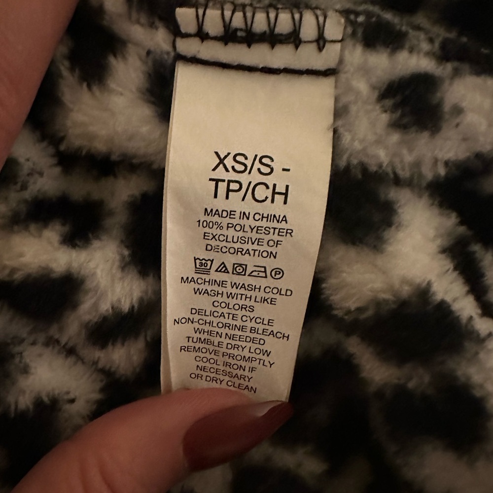 Kate Spade New York Plush Wrap Robe - Picture 5 of 5
